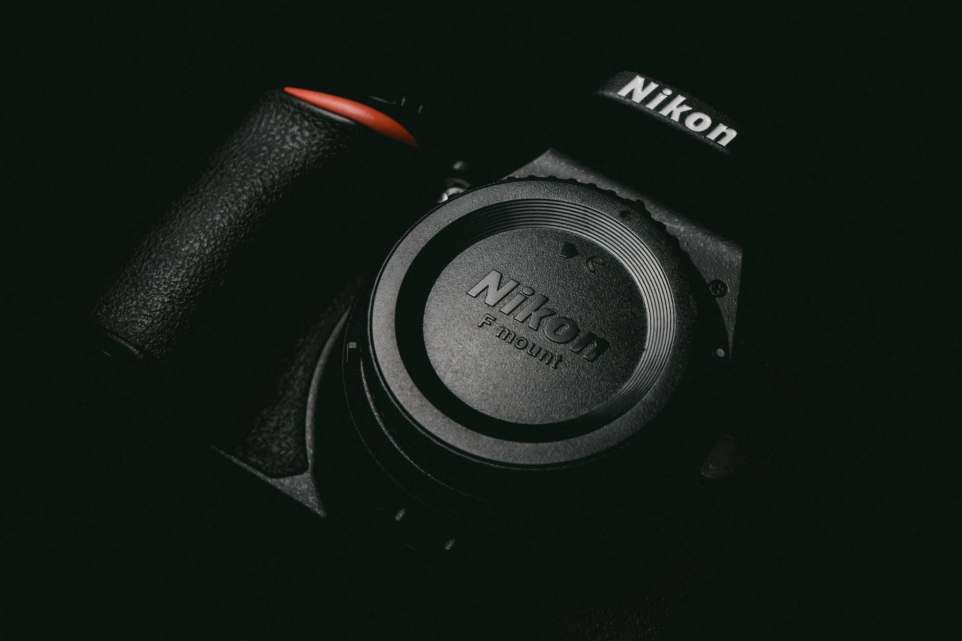 Ismail Sirdah Discusses The Top 4 DSLR Cameras On The Market